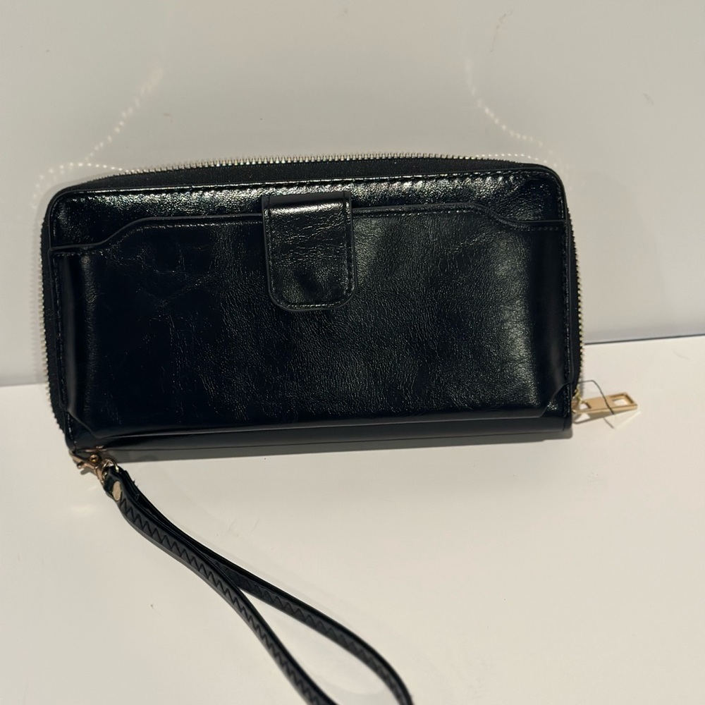 Black wristlet